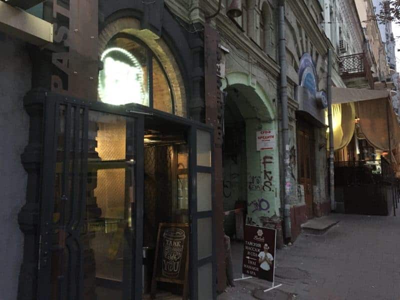 The green courtyard entrance near Loggerhead in Kyiv